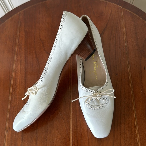 Salvatore Ferragamo Shoes - Salvatore Ferragamo Boutique Vintage White Shoes Sz 7.5